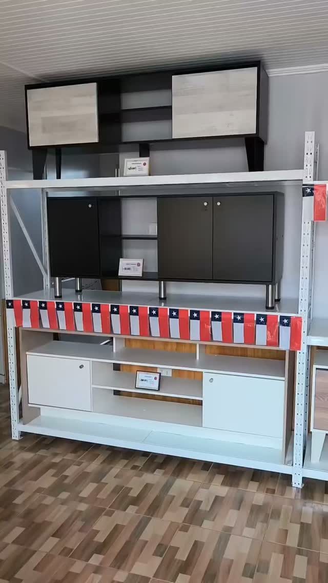 Muebles exhibidos en la sala de ventas de Cancha Rayada